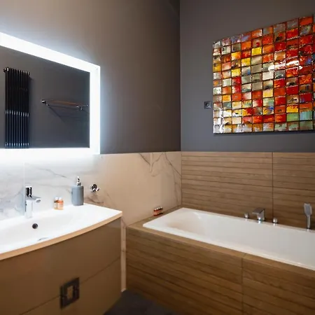 Tcf - Big With Free Garage