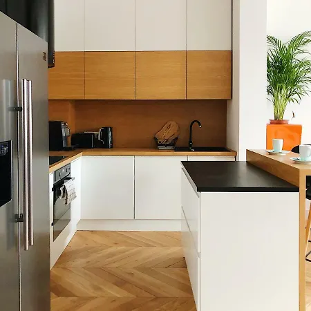 Tcf - Big With Free Garage Apartman