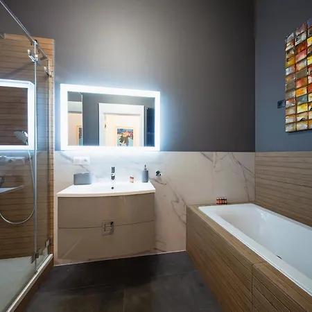 Tcf - Big With Free Garage